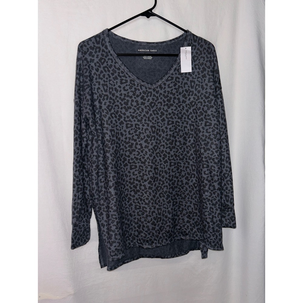 American Eagle Women's XS Leopard Print V Neck Long Sleeve Top‎ Blouse